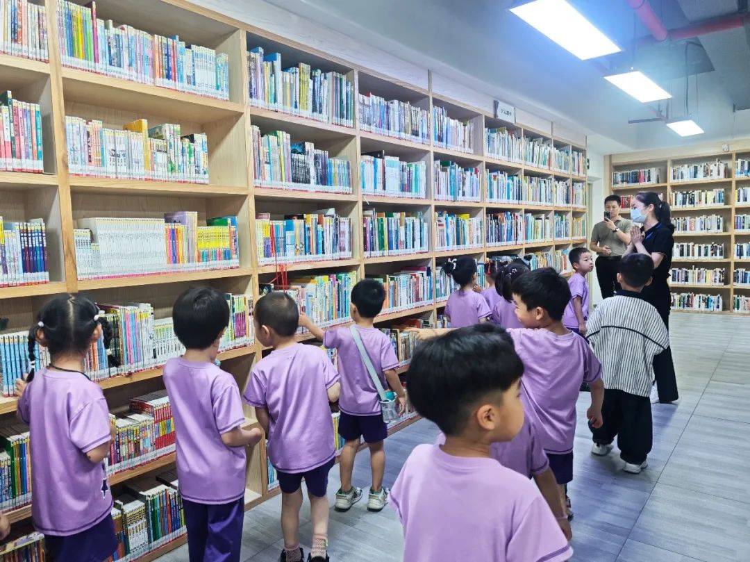 保利时代天珀幼儿园走进图书馆研学活动
